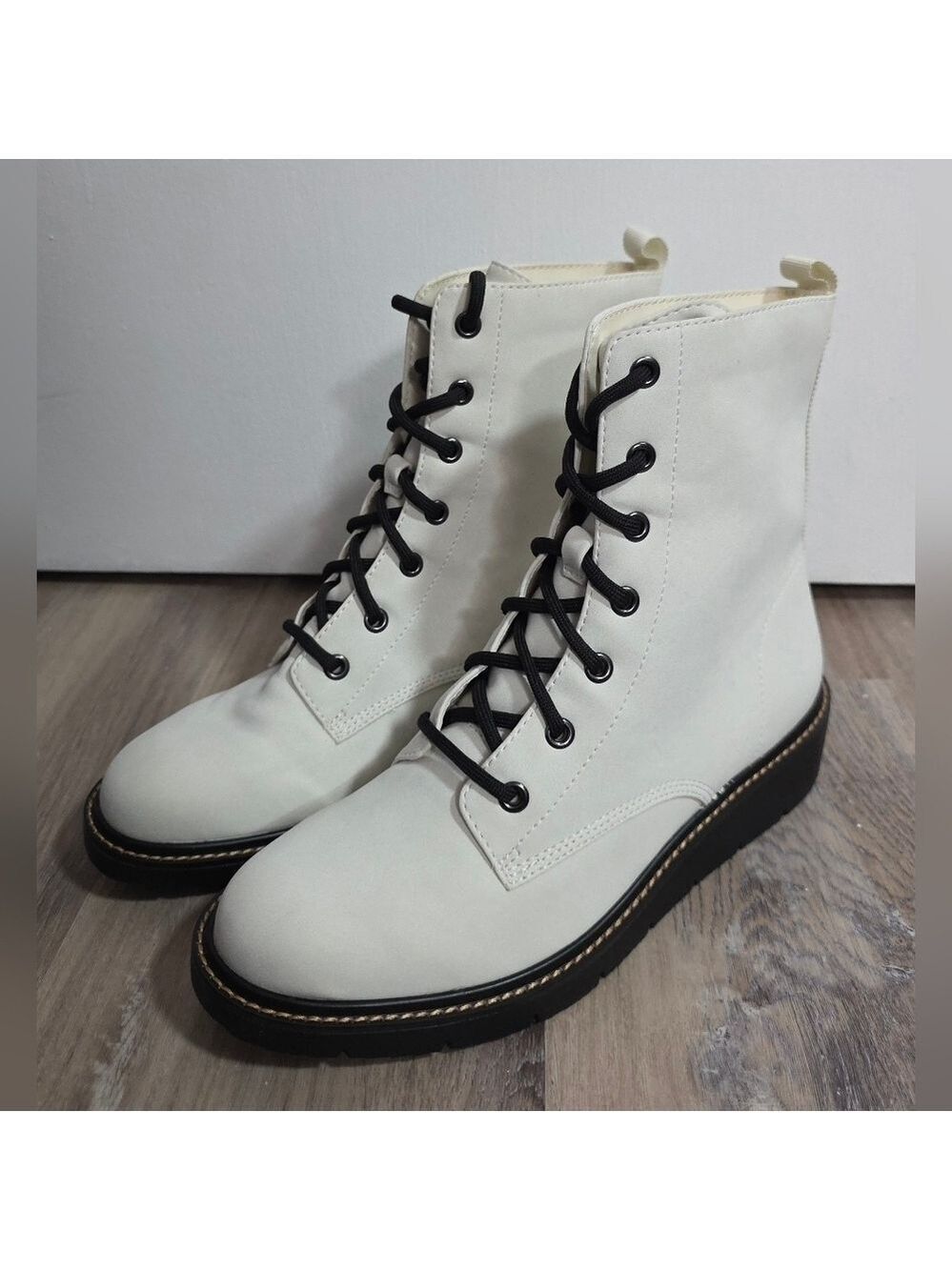 Dr. Scholl's Straight Up Combat Boot In White Size 7.5 - New In Box